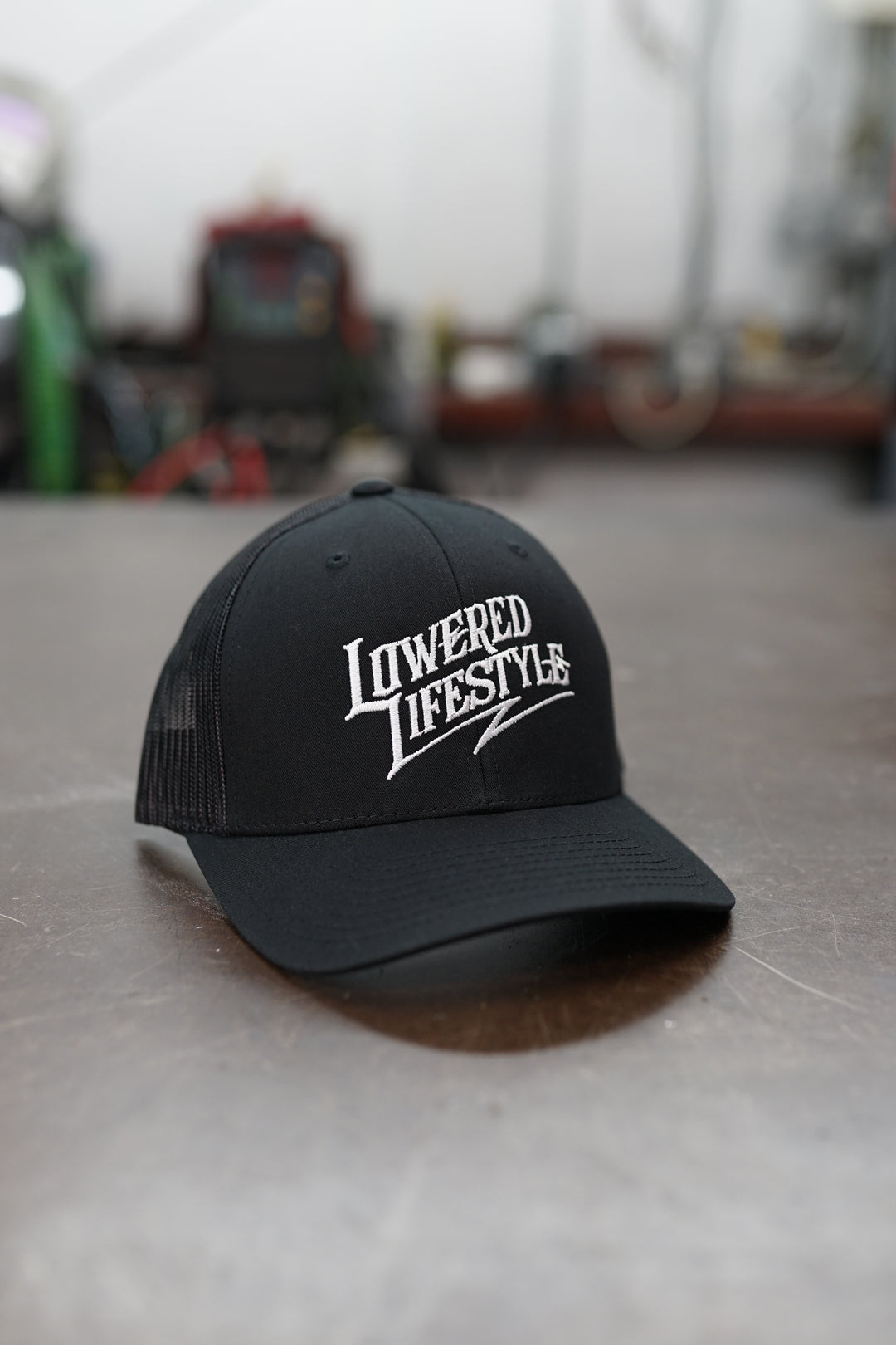 Signature Hat - Black / White