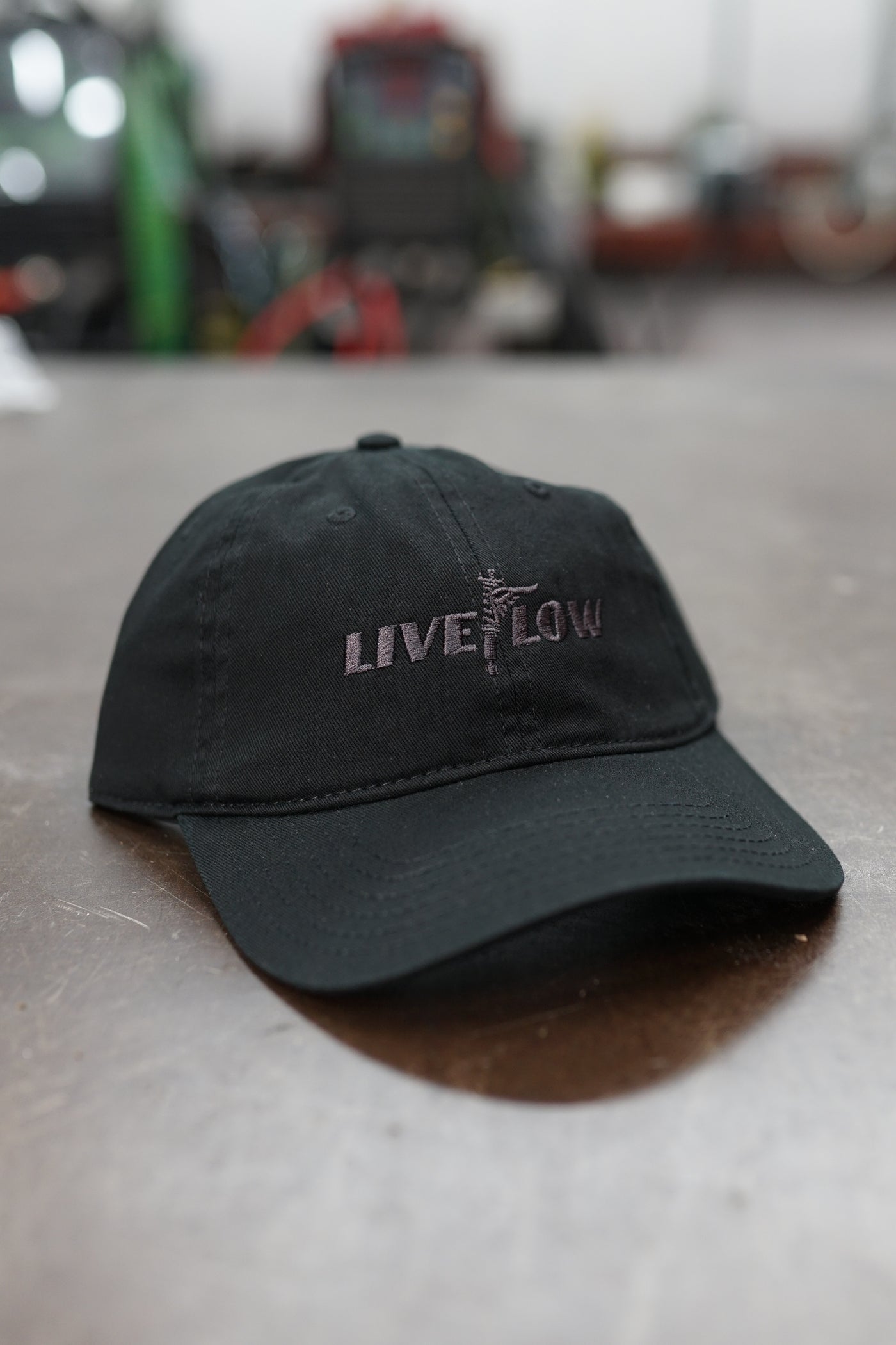 Live Low Winged Hat - Black
