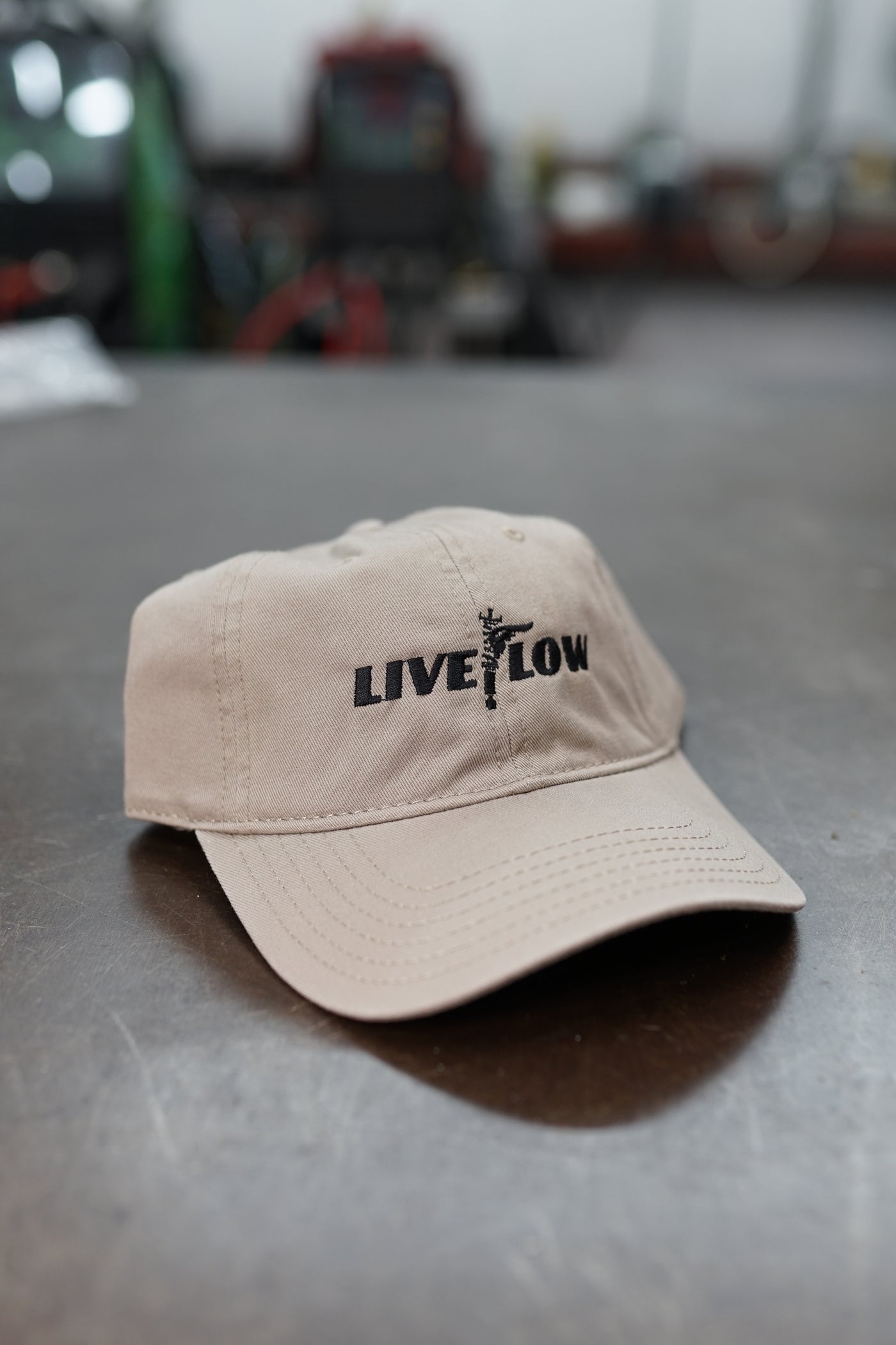 Live Low Winged Hat - Tan / Black